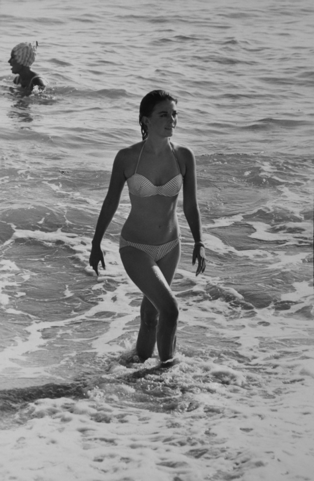 1938 Natalie Wood sixties beach bikini