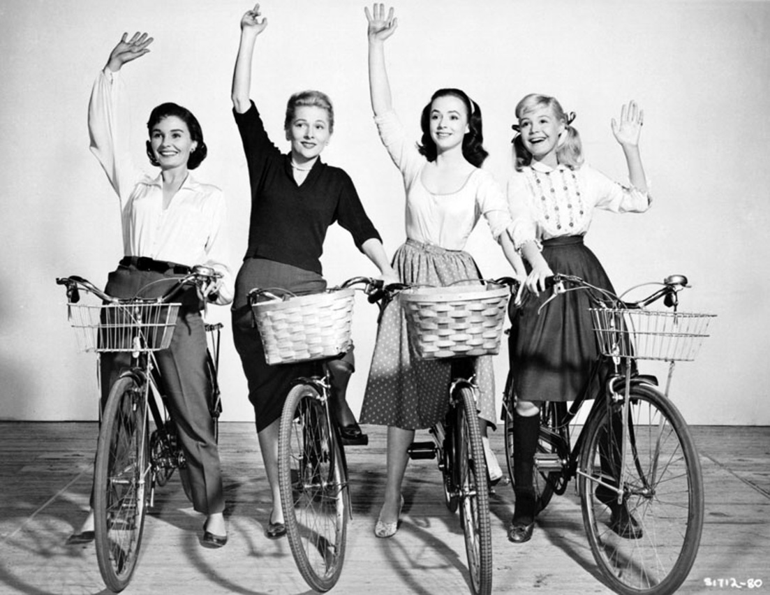 1942-sandra-dee-jean-simmons-deborah-kerr-bicycles.jpg