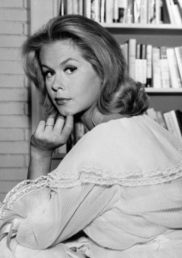 Elizabeth Montgomery as Samantha in ‘Bewitched’ 1964 | 24 Femmes Per Second