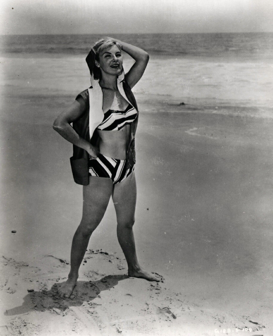 Joanne Woodward beach-1.